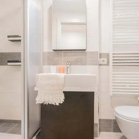 Casa Dani In Centre With Parking By Rent Como